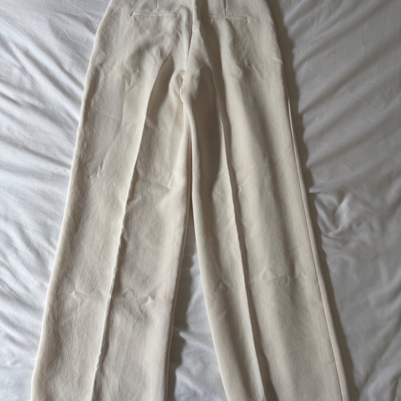 Aritzia Effortless Pant (Crepette) in Light Birch Size 0 - Picture 2 of 3